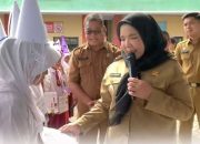 Pemkot Bandar Lampung Hapus Uang SPP dan Bagikan Seragam Gratis untuk Siswa Bina Lingkungan