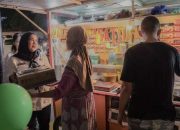 Walikota Eva Dwiana bagikan kompor gas gratis kepadaa pelaku Usaha Mikro, Kecil, dan Menengah