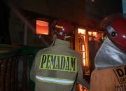 Kebakaran di Kedaton Hanguskan Rumah dan Motor, Damkarmat Bandar Lampung Bergerak Kilat