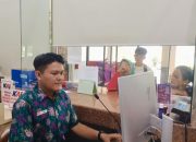 Peringati Hari Batik Nasional, Petugas Frontliner Stasiun dan Pekerja Kantor KAI Divre III Palembang Kenakan Busana Batik