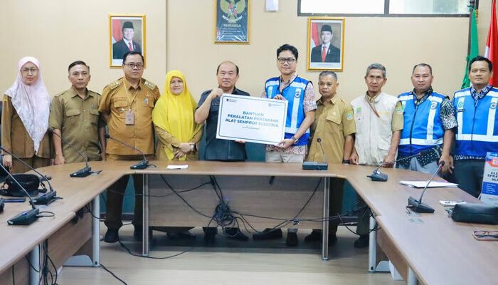 JTT Salurkan Bantuan Alat Semprot Elektrik untuk Kelompok Tani di Bekasi