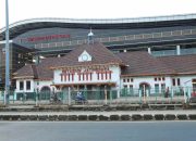 Antisipasi Kepadatan Akses ke Gambir, KAI Daop 1 Terapkan Berhenti Luar Biasa di Stasiun Jatinegara