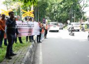 KAI Daop 8 Surabaya dan KAI Properti Gencarkan Sosialisasi Keselamatan di Perlintasan Sebidang Jelang Nataru 2025/2026