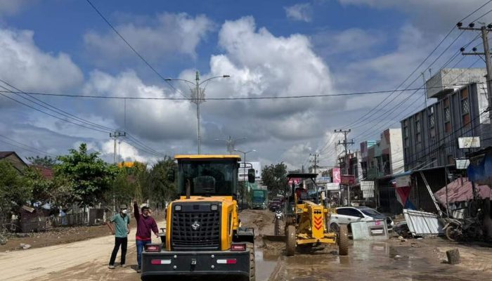Kementerian PU dan BUMN Karya Bangun Jalan serta Pasok Air Bersih di Aceh Tamiang