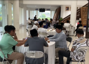 Intip Keseruan Bukber Keluarga Besar DPRD Pesisir Barat, Menu Utamanya Ikan Tuhuk!