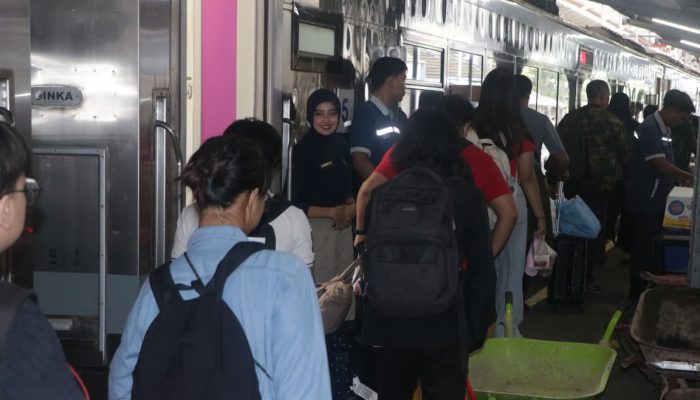 Libur Panjang Imlek 2026: Ketepatan Waktu Capai 99%, KAI Daop 9 Jember Catat Kinerja Positif