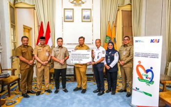 TJSL KAI Daop 1 Jakarta Salurkan Pompa Air ke Pemkot Cilegon untuk Dukung Sistem Irigasi Cegah Banjir