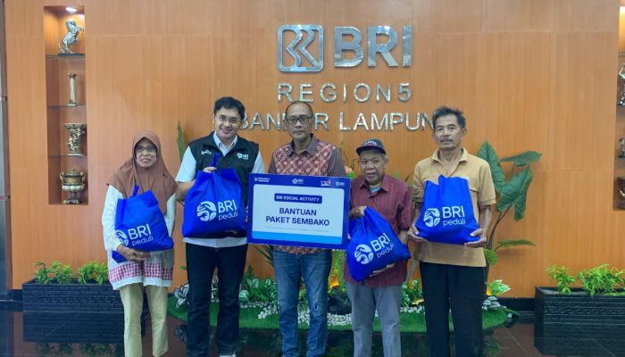 BRI Region 5 Bandar Lampung Berbagi Paket Sembako untuk Masyarakat, Wujud Kepedulian dan Kebersamaan