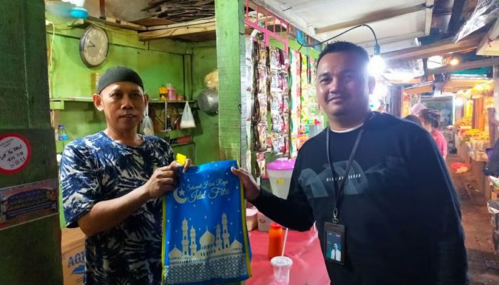 BRI Jakarta Kalimalang Salurkan “Berkah Ramadhan” Bagi Pedagang Pasar Inpres Pondok Bambu