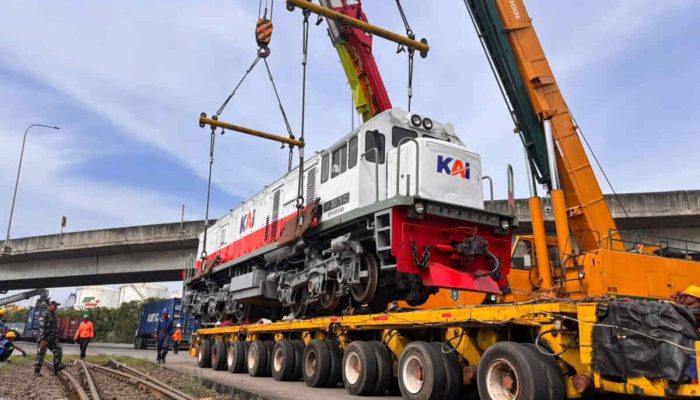 KAI Logistik Distribusikan 4 Lokomotif Hidrolik untuk Perkuat Kesiapan Operasional Angkutan Lebaran