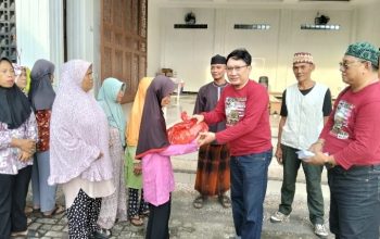 Henry Kurniawan Yuza Ketum Willys Lampung Community Pimpin Langsung Pembagian Baksos di Beberapa Titi