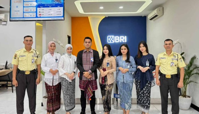 Frontliner BRI Krekot Kenakan Busana Nasional di Hari Kartini
