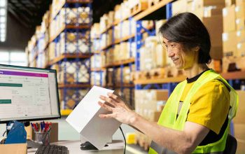 Pilih Mana? Perbandingan Kurir Terbaik Saat Kirim Paket Ke Luar Negeri