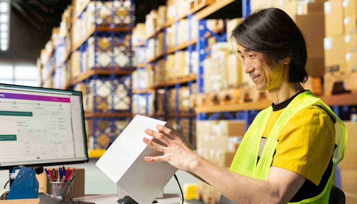 Pilih Mana? Perbandingan Kurir Terbaik Saat Kirim Paket Ke Luar Negeri