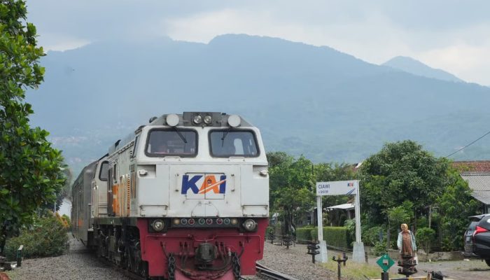 Untuk Keselamatan dan Kelancaran Perjalanan, Sejumlah KA Dialihkan Melewati wilayah Daop 2 Bandung Imbas Gangguan Perjalanan KA di Stasiun Bumiayu