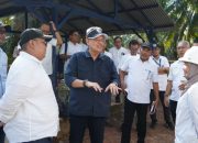 Komisaris PTPN IV Blusukan ke Kebun Lampung, Janji Benahi Rumah dan Mesin Pekerja