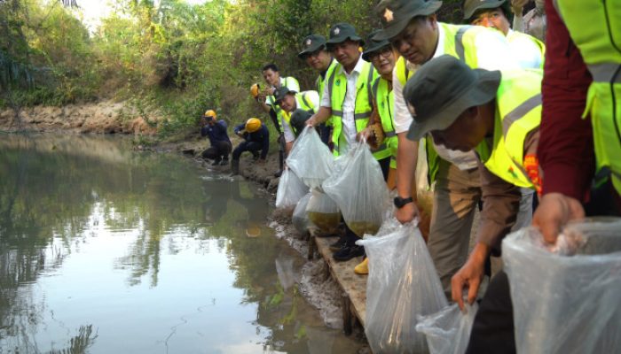 PTPN IV Regional VII Tanam 200 Pohon di Kebun Bekri, Jaga Kelestarian Lingkungan Kebun PalmCo