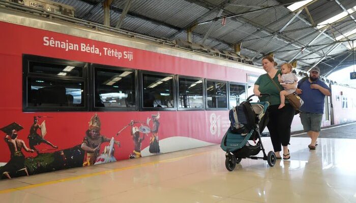 KAI Daop 2 Bandung, Percantik Stasiun dan KA dengan Ornamen Kemerdekaan