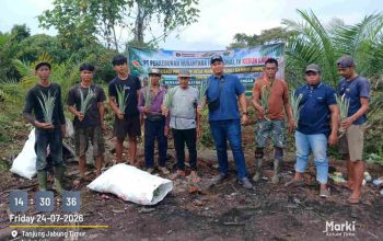 PTPN IV PalmCo Salurkan Bibit Nanas untuk Tingkatkan Ekonomi Warga Jambi