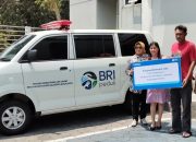 Perkuat Layanan Kesehatan di Hari Batik Nasional, BRI Serahkan Ambulans untuk SMA Yayasan Gemah Ripah Lohjinawi Klaten